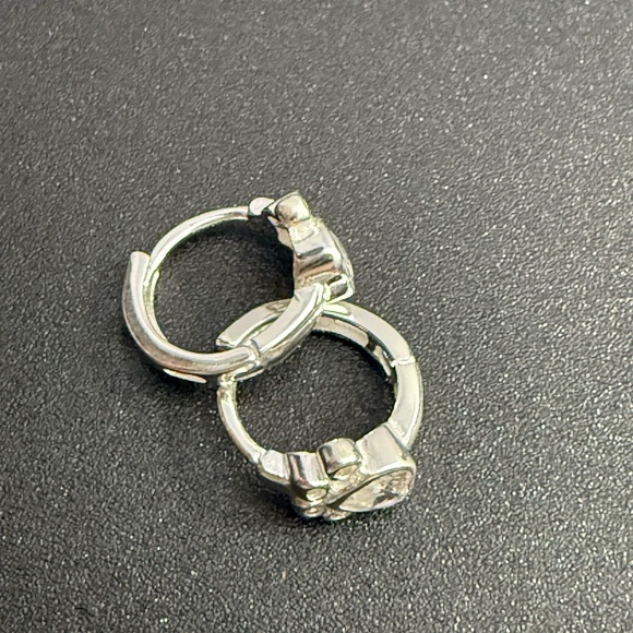 Mini paws earring - Picture 4 of 5